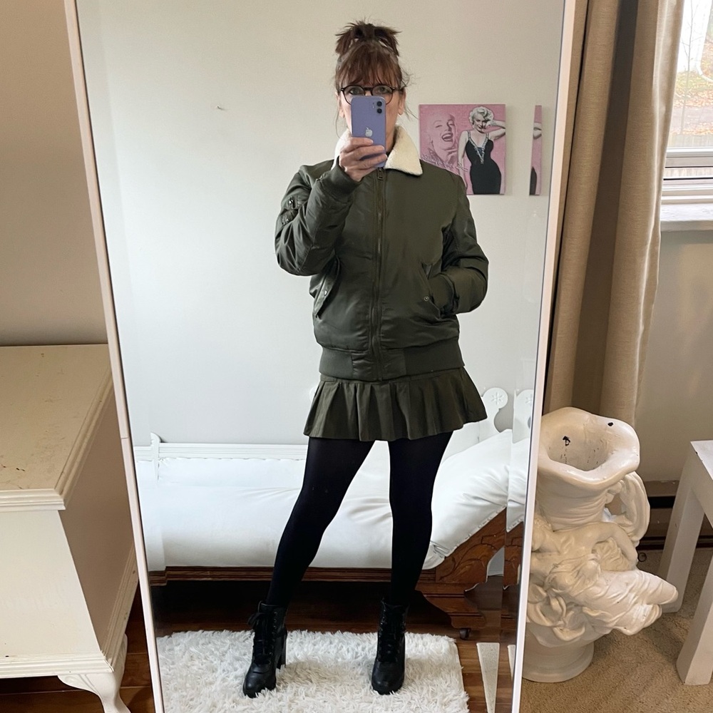 L.O.G.G ARMY GREEN BOMBER PUFFER JACKET POCKETS ZIPPER RIBBED KNOT CUFFS WAIST
